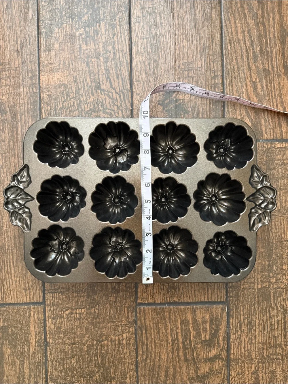 Nordic Ware Bronze Pumpkin Patch Mini Bundt Cakes 6 Cups/1.4 Liters Pan
